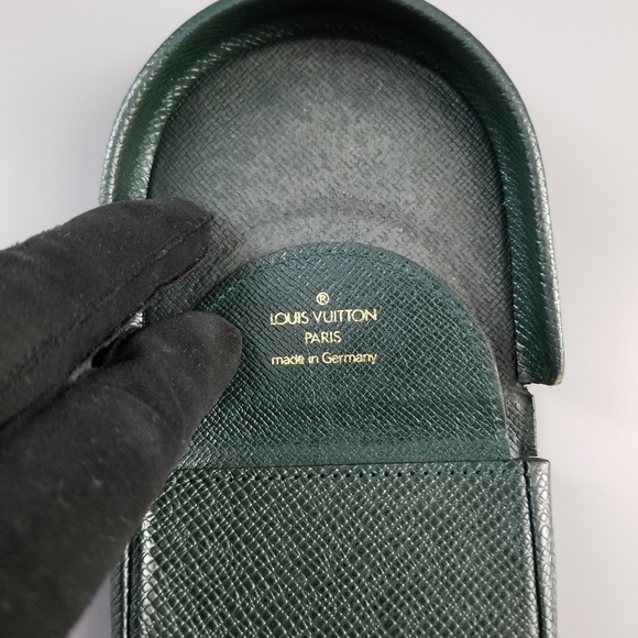 LOUIS VUITTON Beautiful mini monnaie boite coin case Taiga Leather/Germany - Picture 3 of 16